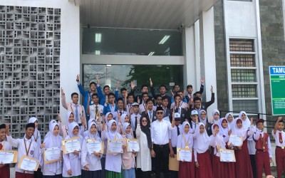 Penyerahan Medali dan Piagam Penghargaan Kegiatan Kompetisi Sains Madrasah oleh Kemenag Kota Batam