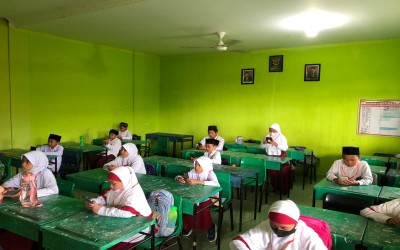 TINGKATKAN KOMPETENSI SISWA, SISWA MI DAARUL ISHLAH IKUTI AKMI